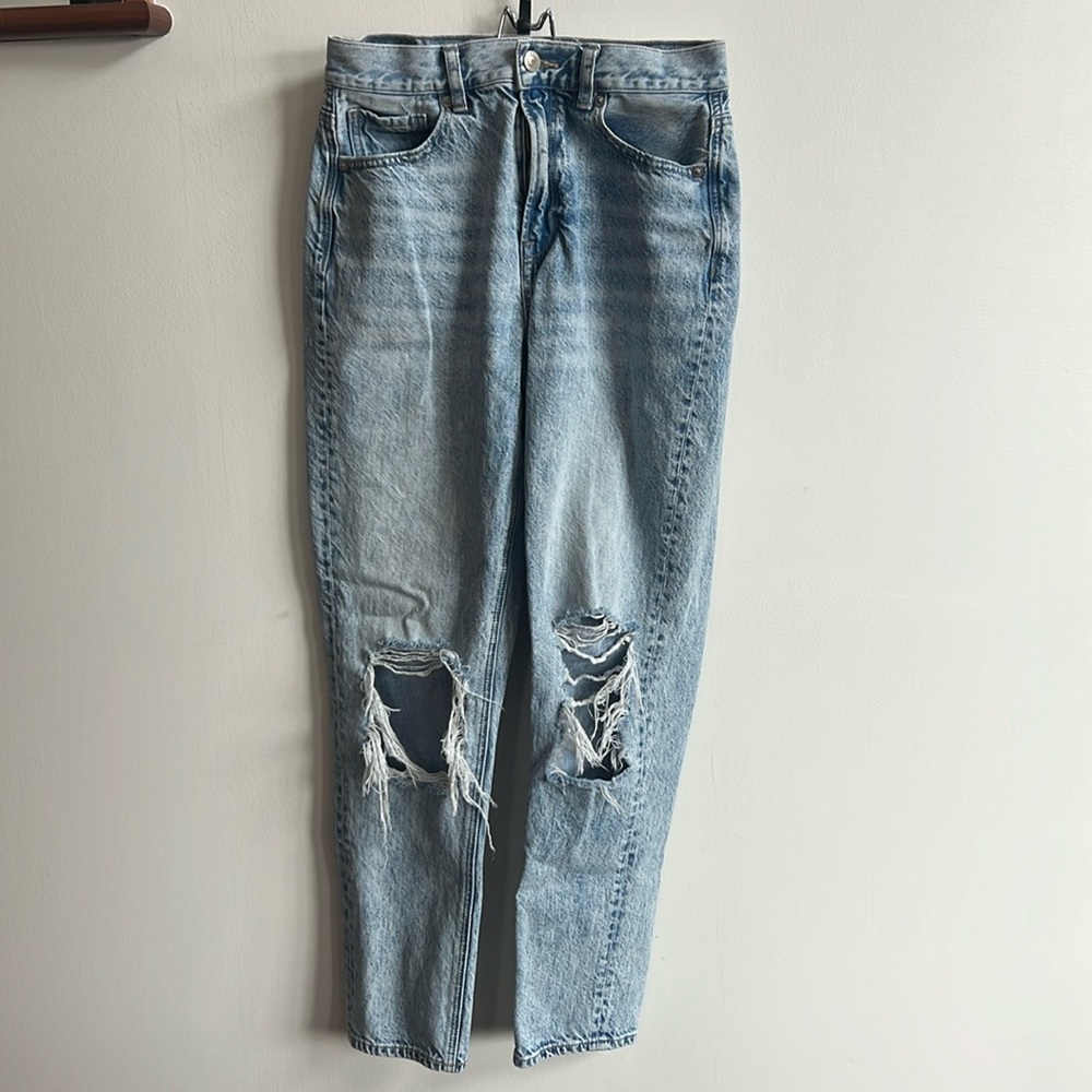 Women’s American Eagle Mom Jeans Size 2